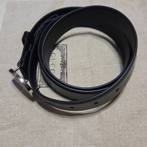 Gucci Black Leather Belt with Silver Buckle - Picture 5 of 7